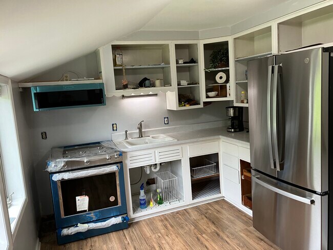 W52N677 Highland Dr, Unit Cedarburg duplex upper in Cedarburg, WI - Building Photo - Building Photo