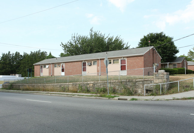 Riozzi Court apartments in New London, CT - Foto de edificio - Building Photo