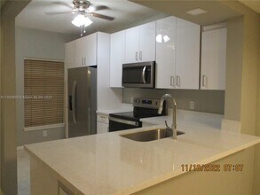 4996 SW 31st Terrace-Unit -4996 in Fort Lauderdale, FL - Foto de edificio - Building Photo