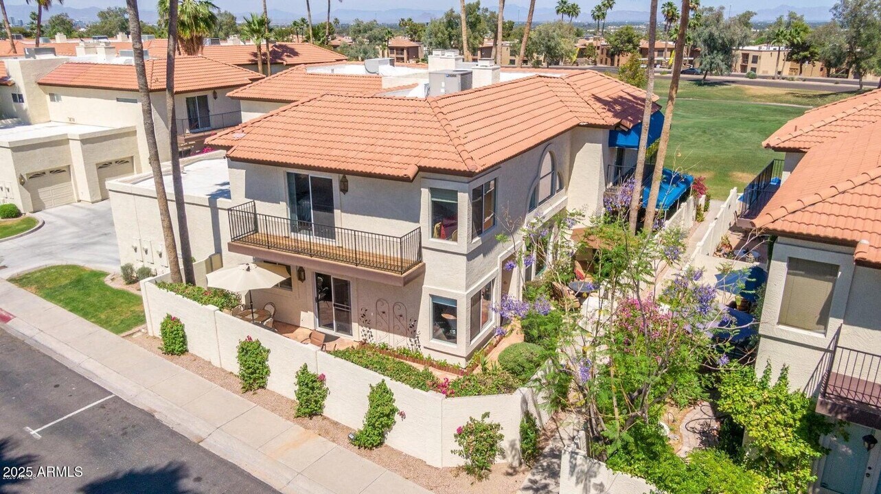 8841 S 51st St in Phoenix, AZ - Building Photo