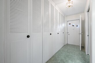 2638 Gately Dr E in West Palm Beach, FL - Building Photo - Building Photo