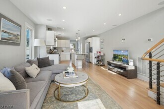 66 Church St in Millburn, NJ - Building Photo - Building Photo