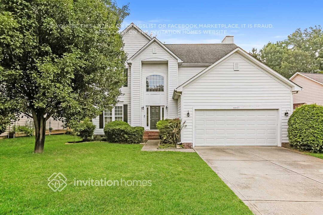 6017 Downfield Wood Dr in Charlotte, NC - Building Photo