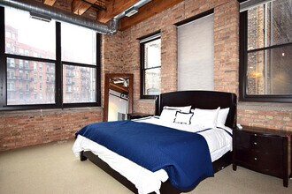 420 W Grand Ave, Unit 02A in Chicago, IL - Building Photo - Building Photo