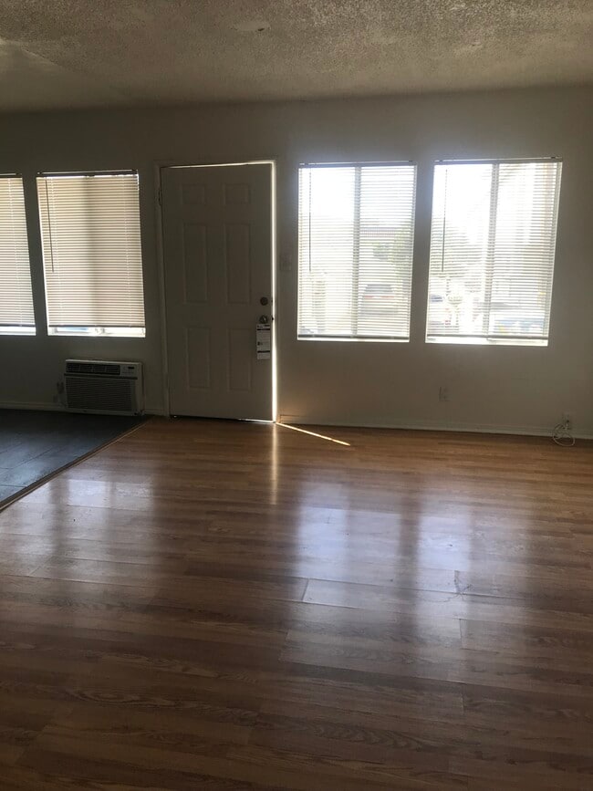 335 N 5th St, Unit 2 in Burbank, CA - Building Photo - Building Photo