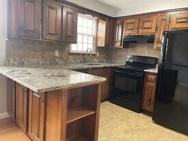 18 Cannongate Rd in Tyngsboro, MA - Building Photo