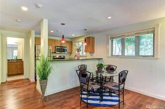 15291 82nd NE St, Unit 101 in Redmond, WA - Building Photo - Building Photo