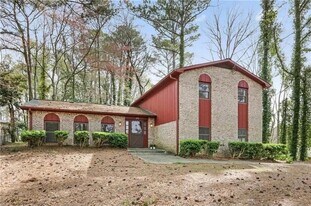 1172 Martin Nash Rd SW in Lilburn, GA - Building Photo