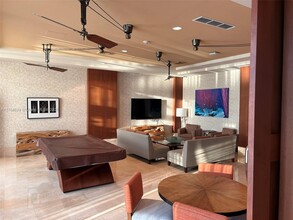 1945 S Ocean Dr, Unit 503 in Hallandale Beach, FL - Foto de edificio - Building Photo