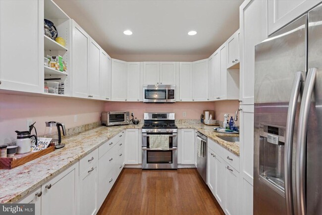 1231 Waverly Walk in Philadelphia, PA - Building Photo - Building Photo