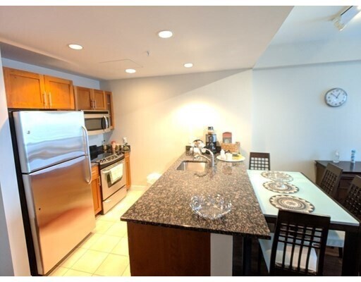 175 Blossom St-Unit -02/04 in Boston, MA - Building Photo - Building Photo
