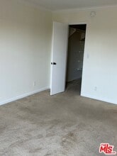 2320 S Bentley Ave in Los Angeles, CA - Foto de edificio - Building Photo