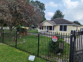 10119 Chickasaw Ln in Houston, TX - Building Photo - Building Photo