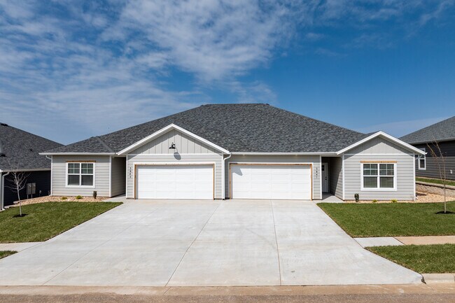 The Dell in Springfield, MO - Building Photo - Building Photo