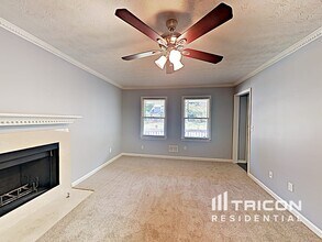 563 Freemans Walk in Stone Mountain, GA - Building Photo - Building Photo