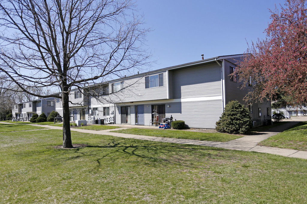 Willow Oaks Apartments in Pekin, IL