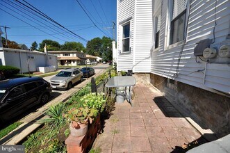223 Ryers Ave in Cheltenham, PA - Foto de edificio - Building Photo