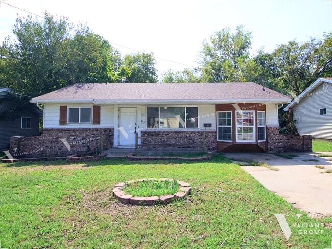property at 1638 E Dale St
