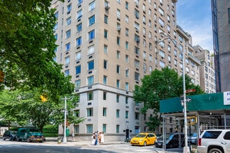 880 Fifth Ave in New York, NY - Foto de edificio - Building Photo