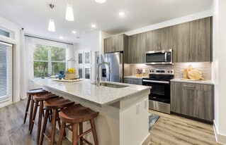 Avelyn Manor in Manor, TX - Building Photo