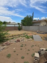 1109 Woodland Ave NW in Albuquerque, NM - Foto de edificio - Building Photo