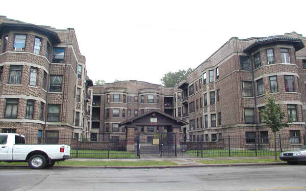 Oakwood Apartments in Chicago, IL - Building Photo - Building Photo