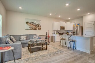 1225 Fairchild Vlg Dr in Pensacola, FL - Building Photo - Building Photo