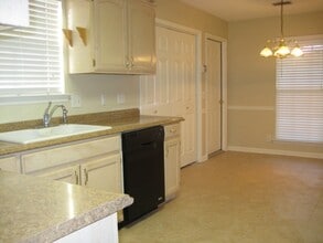 1013 Victoria Ln W in Hendersonville, TN - Building Photo - Building Photo