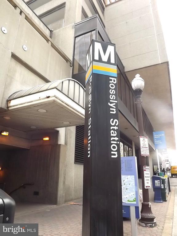 property at 1011 Arlington Blvd