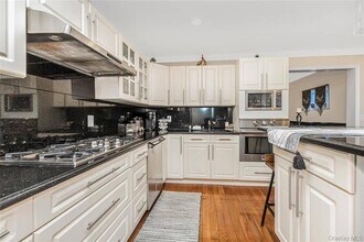 243 Mary Lou Ave in Yonkers, NY - Building Photo - Building Photo