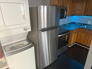 524 E Grand Ave, Unit Unit 2 in Beloit, WI - Building Photo - Building Photo