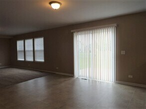 24112 Cedar Creek Ct in Plainfield, IL - Building Photo - Building Photo