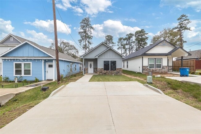 16859 Kempwood in Montgomery, TX - Building Photo - Building Photo