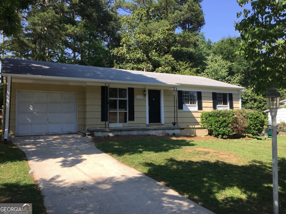 1259 Pineglen Dr in Riverdale, GA - Building Photo