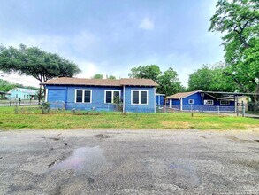 933 Lamar St in San Antonio, TX - Foto de edificio - Building Photo