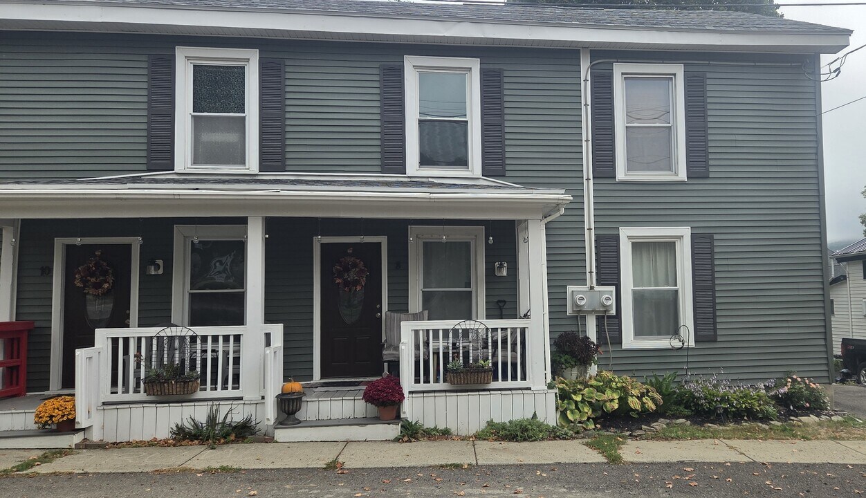 8 Church St, Unit 8 Church St in Hammondsport, NY - Building Photo