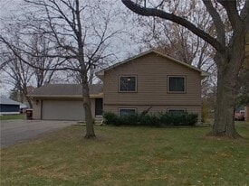4905 Independence St in Maple Plain, MN - Building Photo