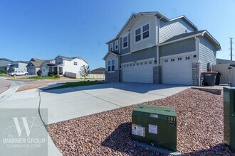 8264 Falling Rock Dr in Colorado Springs, CO - Building Photo - Building Photo