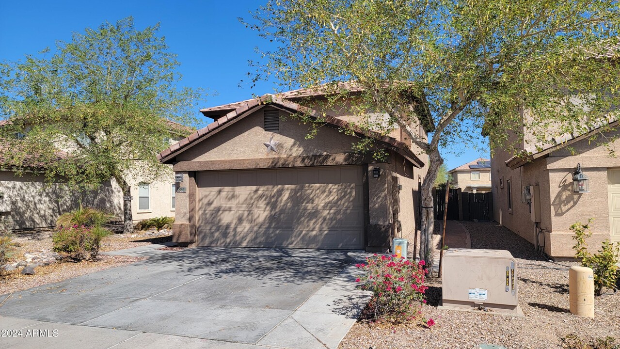 223 N 222nd Dr in Buckeye, AZ - Building Photo