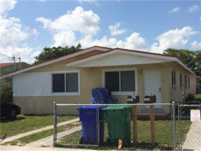 1221 NW 44th St, Unit 1223