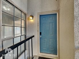 9747 Whitehurst Dr in Dallas, TX - Building Photo