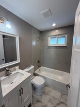 10607 Thayer Ct in St. Louis, MO - Building Photo - Building Photo