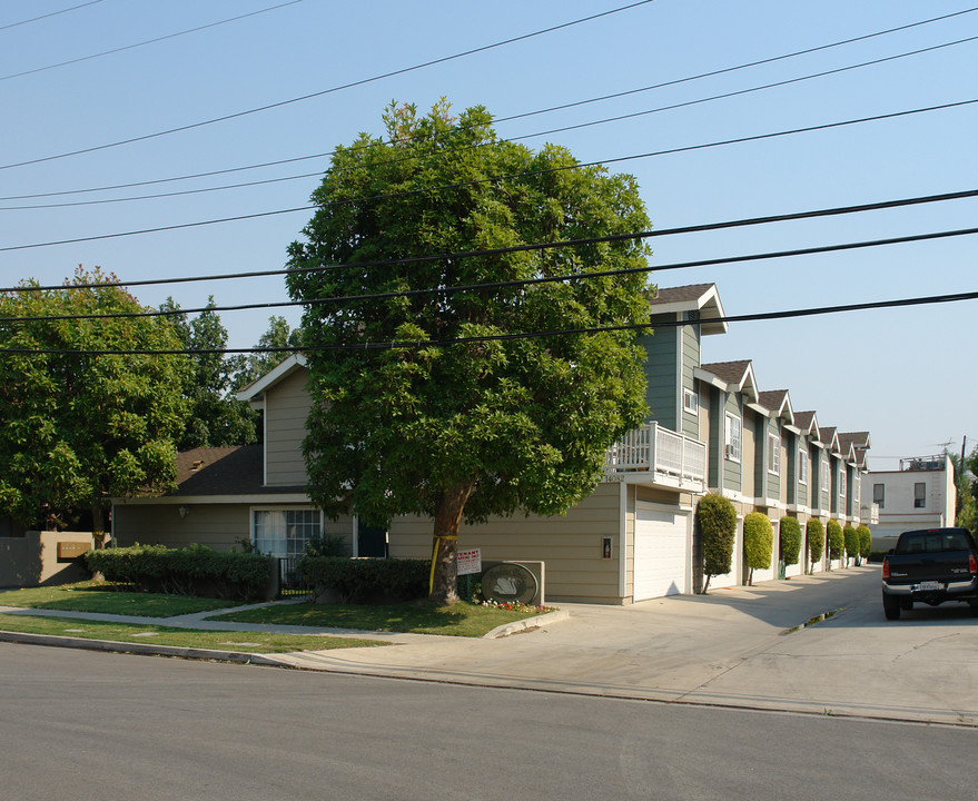 Rondeau Place North in Westminster, CA - Building Photo