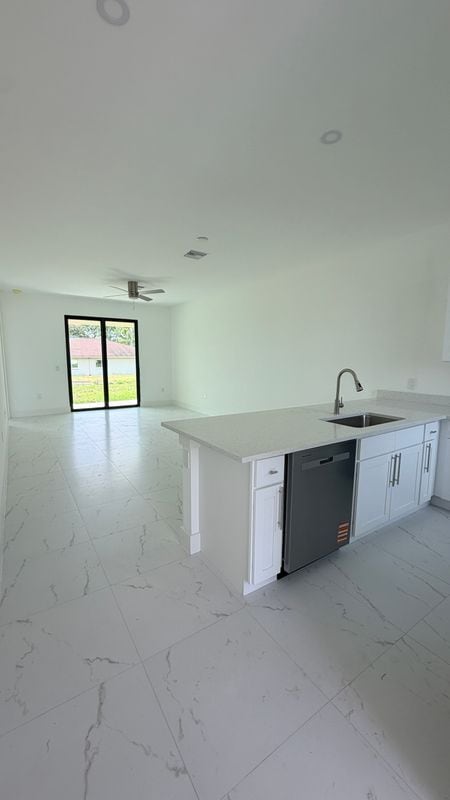 498 Loretta Ave S in Lehigh Acres, FL - Building Photo - Building Photo