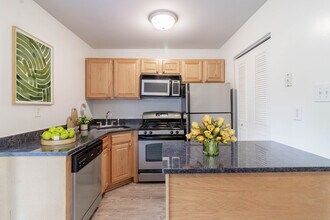 Cloverleaf Lake Townhouse Apartments in Richmond, VA - Foto de edificio - Building Photo
