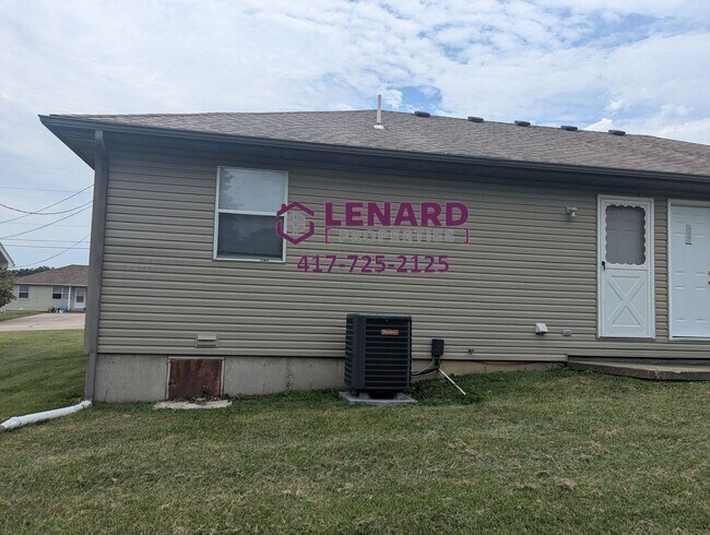 1831 E Laverne St in Bolivar, MO - Building Photo - Building Photo