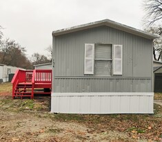 154 Rainbow Dr in Belton, MO - Building Photo