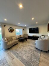 10385 Dearlove Rd in Glenview, IL - Building Photo - Building Photo