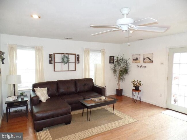 property at 1821 Pimmit Dr