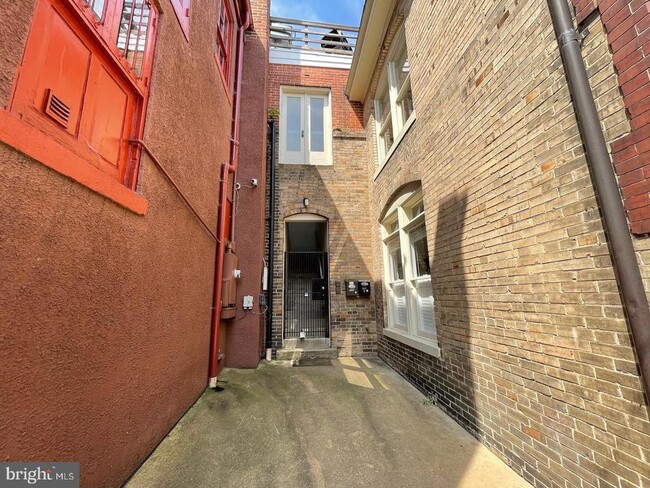 303 William St